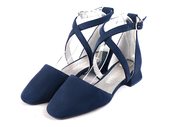 Navy blue women's open side shoes, with crossed straps. Square toe. Flat flare heels. Front view - Florence KOOIJMAN